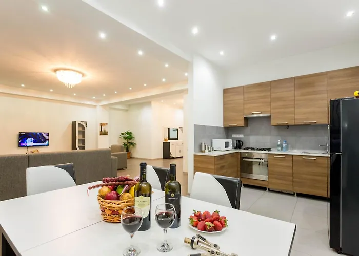 Premium 2 Bedroom Apartment Lll